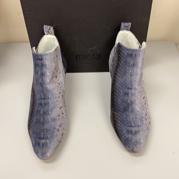 Beautiful Velvet booties by Miista Shoes - Picture 6 of 7
